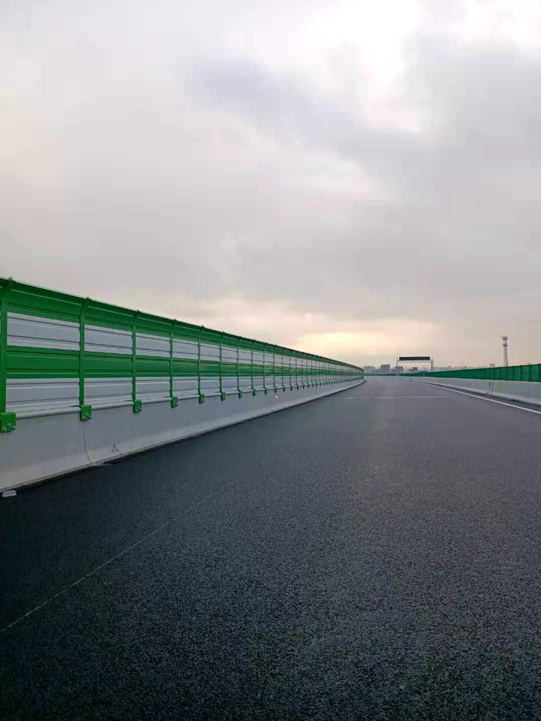 廣連高速公路項目聲屏障專業施工（參建項目）